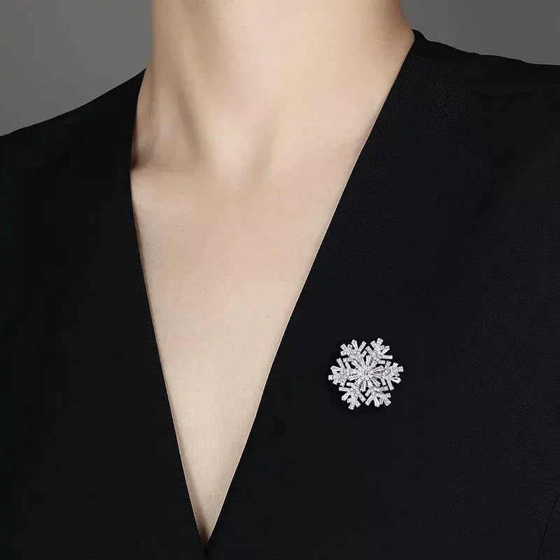 ❄️✨ Crystal Snowflake Brooch