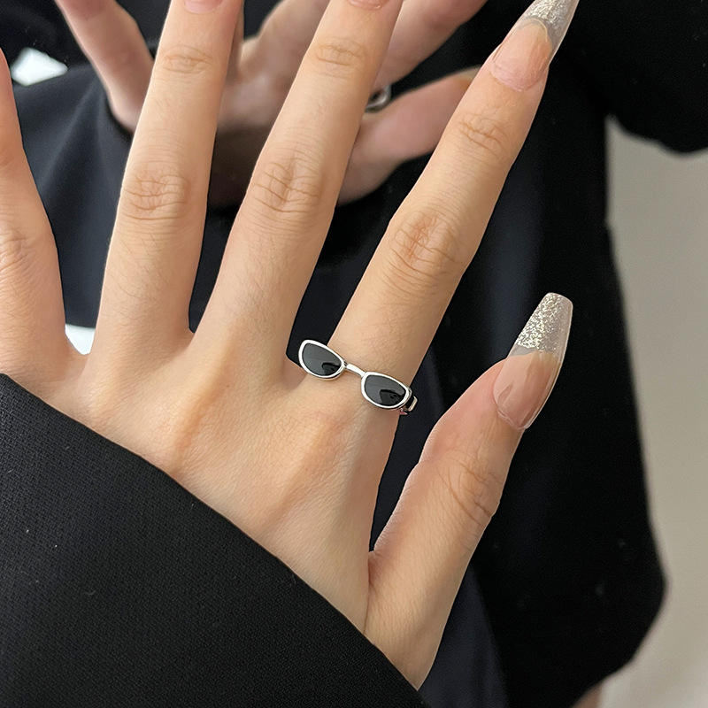 🕶️ Mini Sunglasses Aesthetic Ring