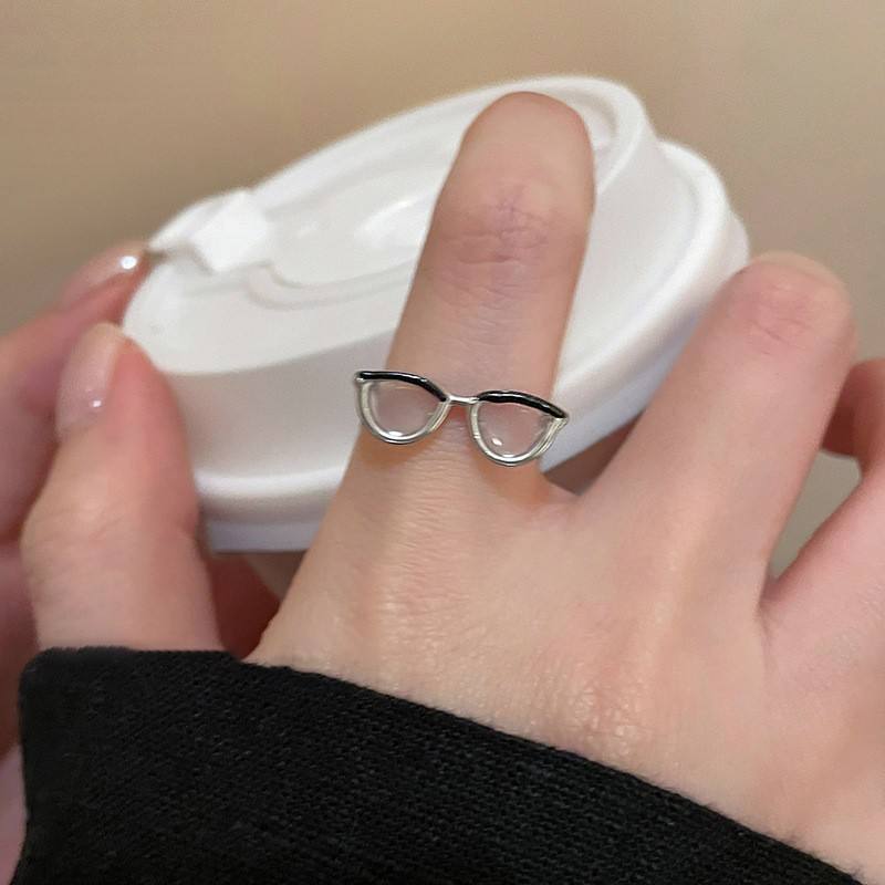 🕶️ Mini Sunglasses Aesthetic Ring