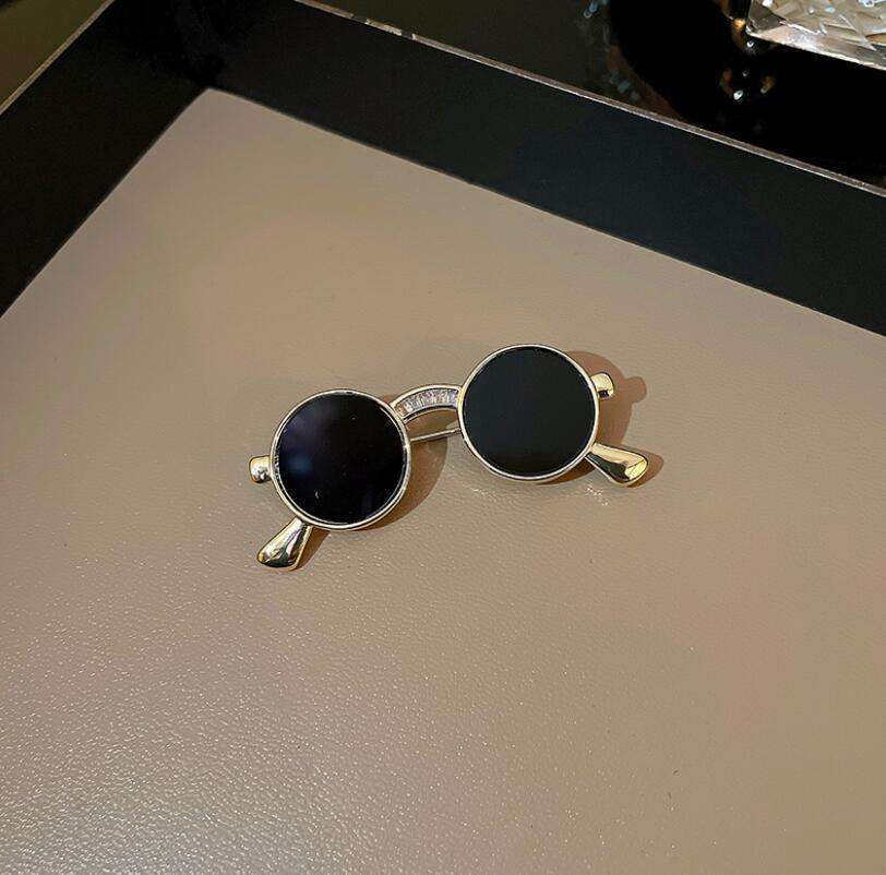 🕶️ Retro Sunglasses Hair Clip