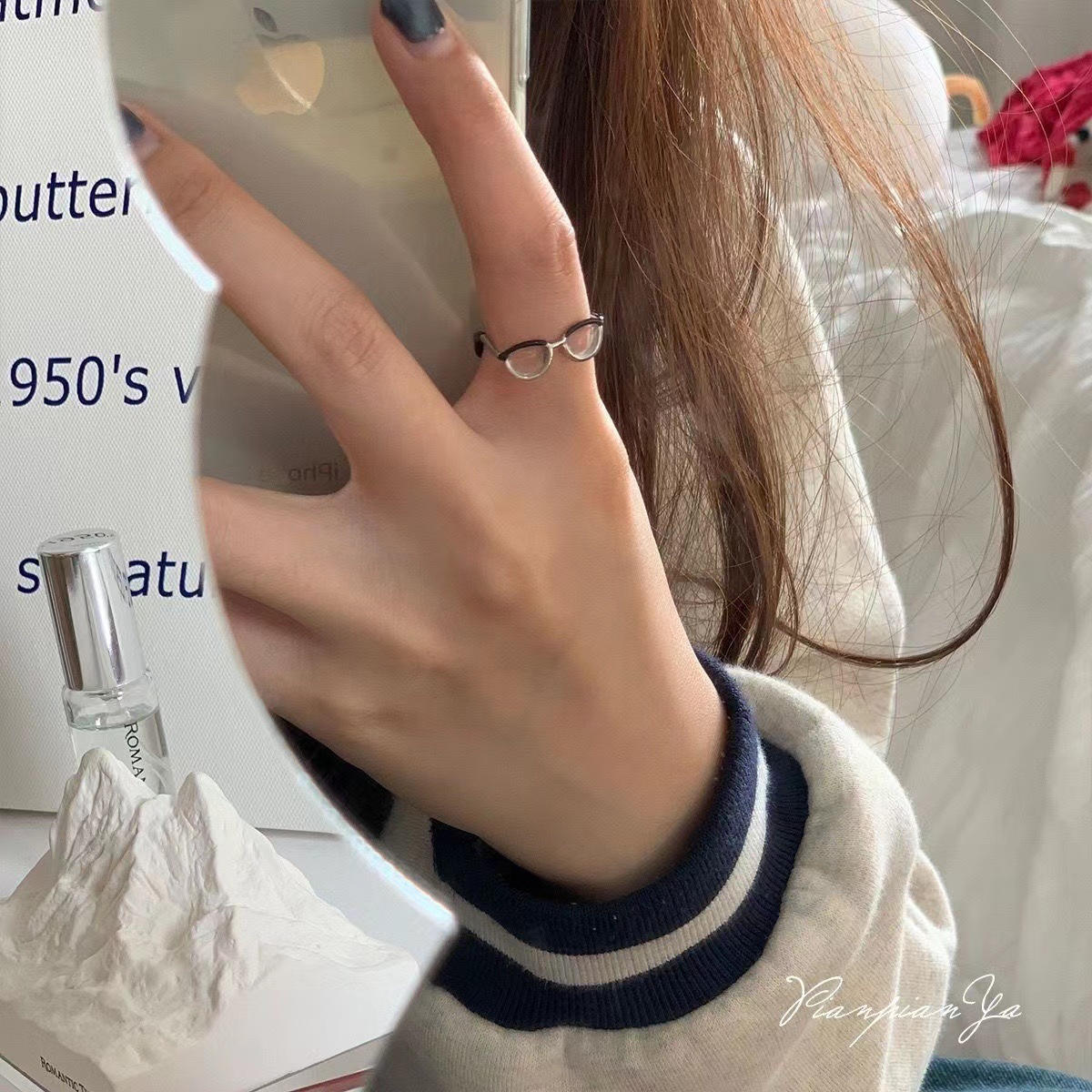🕶️ Mini Sunglasses Aesthetic Ring