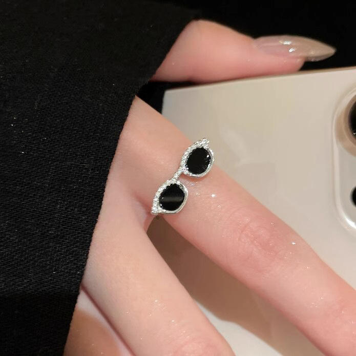 🕶️ Mini Sunglasses Aesthetic Ring